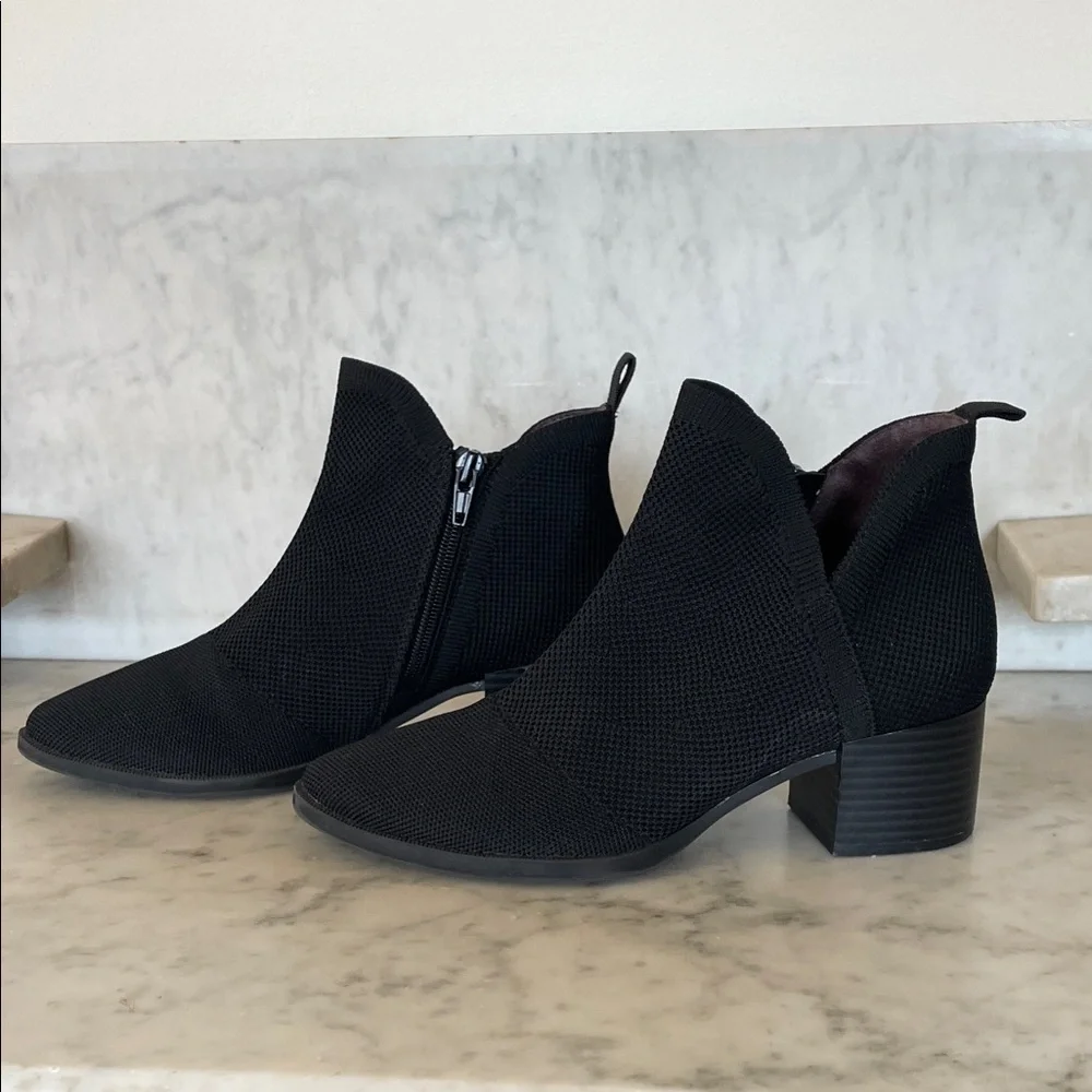 LIFE STRIDE Destined Black Ankle Boots Fabric Upper Zip Side